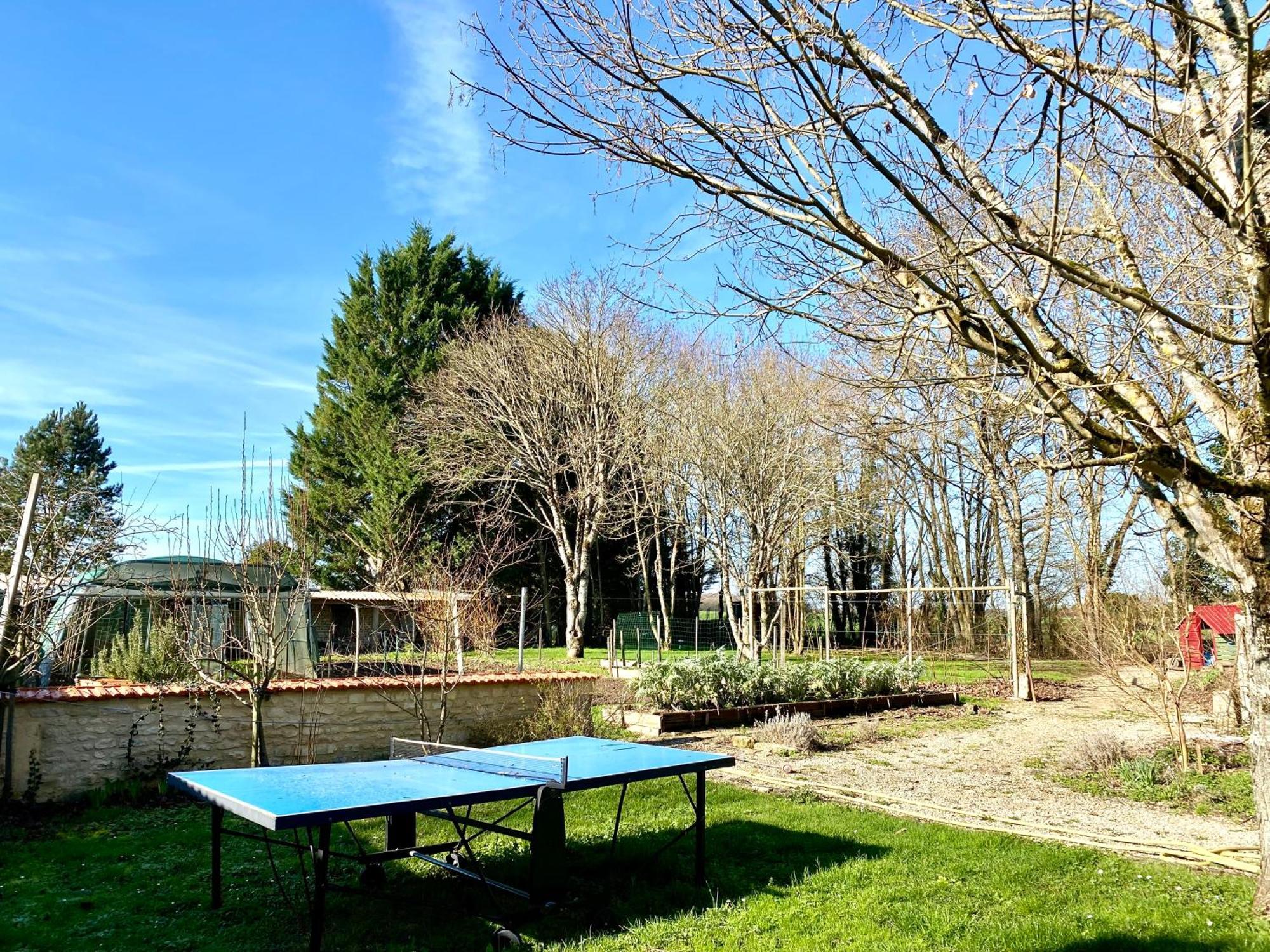 Aux Agapanthes, Chambres D'Hotes Charentaises De Charme Avec Piscine Aumagne Esterno foto