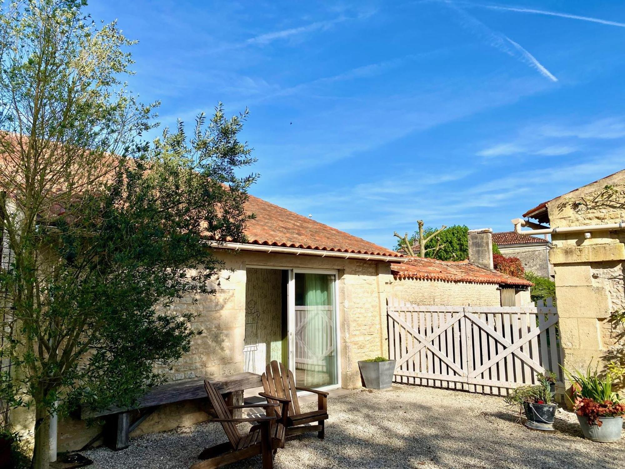 Aux Agapanthes, Chambres D'Hotes Charentaises De Charme Avec Piscine Aumagne Esterno foto