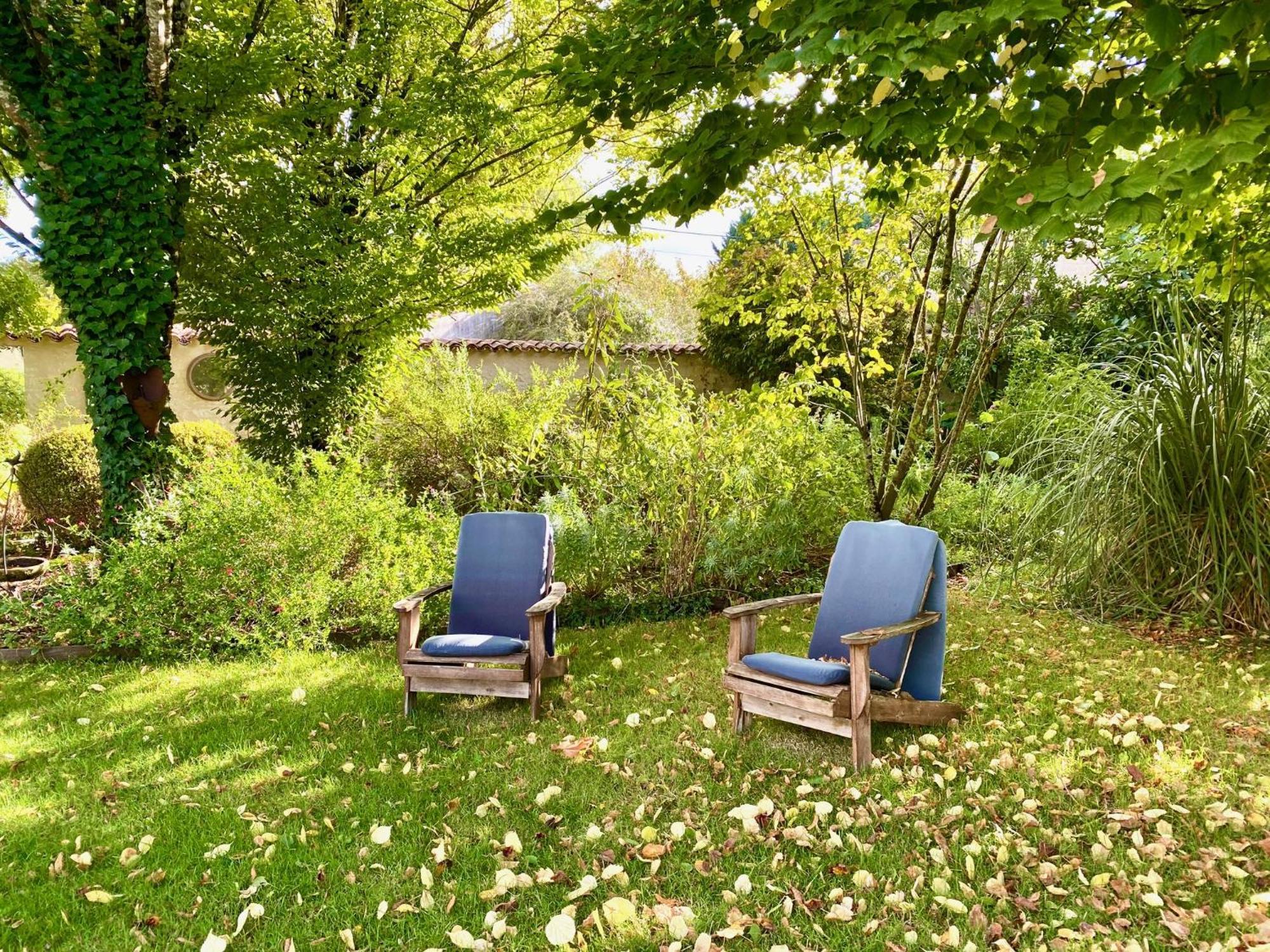 Aux Agapanthes, Chambres D'Hotes Charentaises De Charme Avec Piscine Aumagne Esterno foto